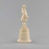 Figure en ivoire dun gentleman coiffe dun bicorne. Elfenbein 19th century - Foto 5