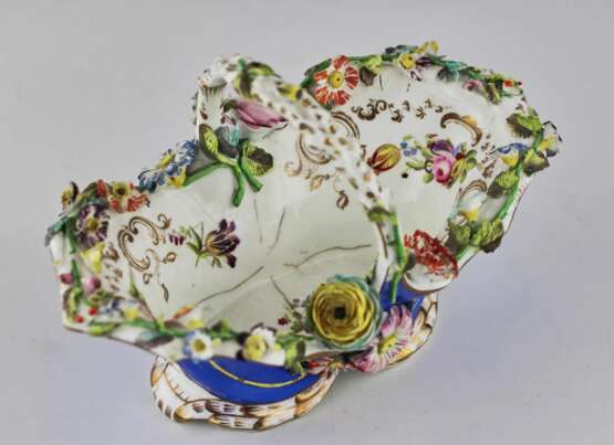 Фарфоровая ваза-корзинка с лепными цветами. Фарфор Romanticism 19th century г. - фото 5