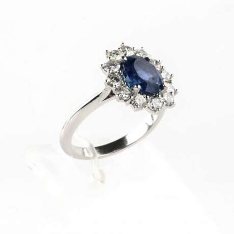 Gold ring with natural sapphire and diamonds Gold 20th century - photo 1
