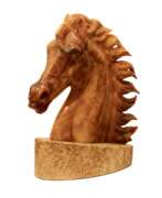 Marble. Horse head on a pedestal. 