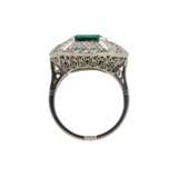 Art Deco cocktail ring with emerald and diamonds. Diamonds 20th century - photo 2