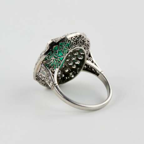 Art Deco cocktail ring with emerald and diamonds. Diamonds 20th century - photo 3