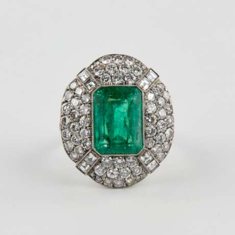 Art Deco cocktail ring with emerald and diamonds. Diamonds 20th century - photo 4