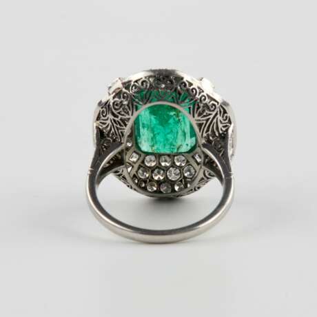 Art Deco cocktail ring with emerald and diamonds. Diamonds 20th century - photo 7