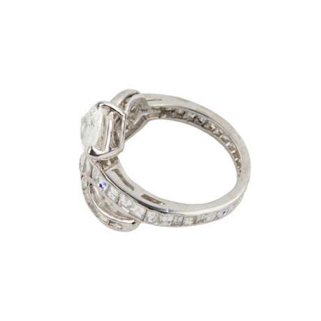 Bague en platine avec diamants. Serpent. Diamants Mid-20th century - photo 5