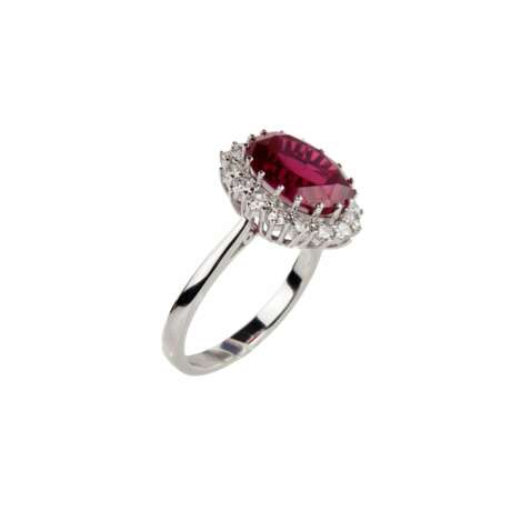 White gold ring with synthetic ruby and diamonds. Diamonds 21th century - photo 2