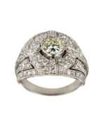 Платина. Коктейльное кольцо из платины с бриллиантами, в стиле Арт Деко. 20 век.