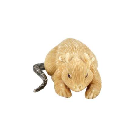 Резная мышка из бивня мамонта с бриллиантовым хвостом. Диаманты 20th century г. - фото 4