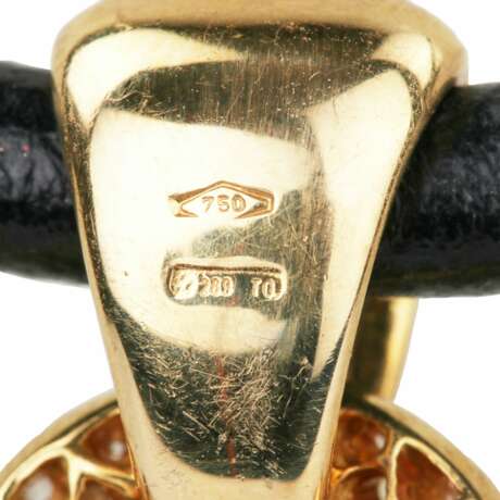 Pendentif Bulgari en or avec diamants en forme de c&oelig;ur sur un bracelet en caoutchouc. Diamants 21th century - photo 8