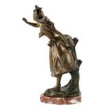 Figurine fran&ccedil;aise en metal bronze sur socle en marbre. Joyeuses vacances. Marbre At the turn of 19th -20th century - photo 5