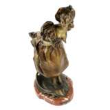 Figurine fran&ccedil;aise en metal bronze sur socle en marbre. Joyeuses vacances. Marmor At the turn of 19th -20th century - Foto 6