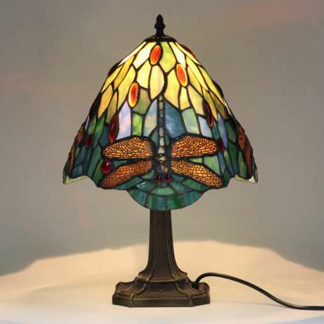 Элегантная настольная лампа витражного стекла в стиле Тиффани. 20 век. Glass metal Art Nouveau 20th century г. - фото 5