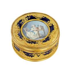 Bo&icirc;te ronde en porcelaine avec miniature de style Louis XVI. 