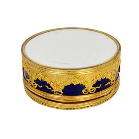 Bo&icirc;te ronde en porcelaine avec miniature de style Louis XVI. Vergoldete Bronze 19th century - Foto 7