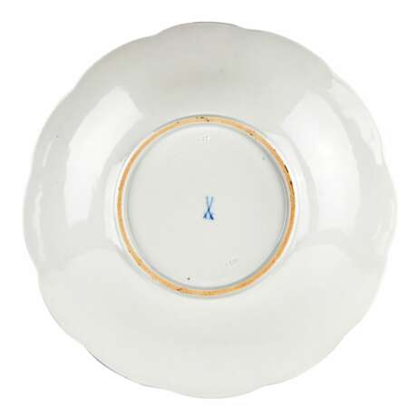 An elegant Meissen porcelain dish. Porcelain 20th century - photo 4