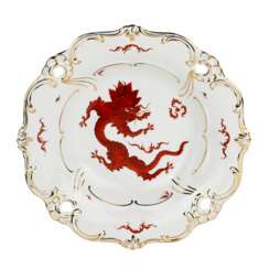 Grand plat en porcelaine &agrave; motifs chinois et dragon. Weimar. GDR. PHG Handgemalt. 