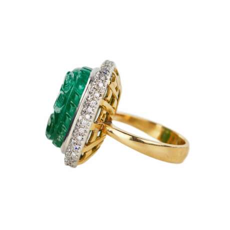Внушительное 18 К золотое кольцо-перстень с изумрудом и бриллиантами. Диаманты 21th century г. - фото 4