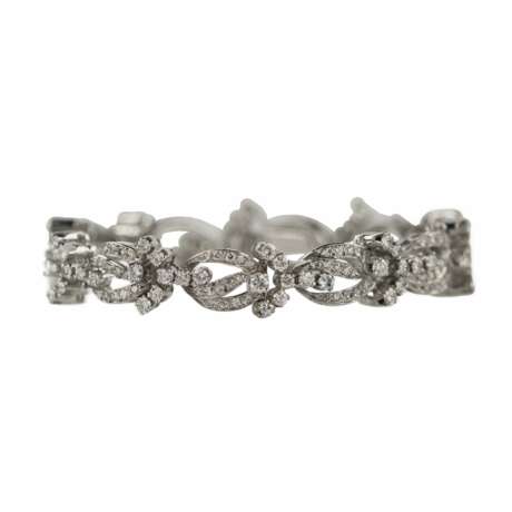 White gold bracelet with diamond flower links. Diamonds 21th century - photo 3