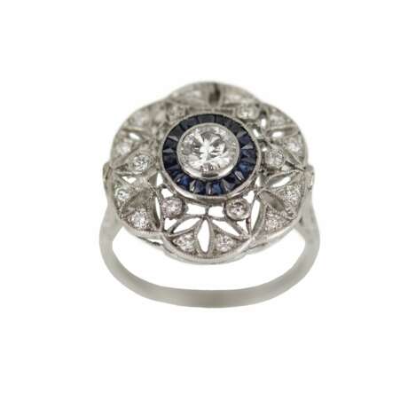 Кольцо в стиле Арт-Деко из платины 900 пробы с бриллиантами и сапфирами. Сапфир 20th century г. - фото 2