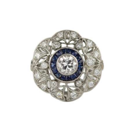Кольцо в стиле Арт-Деко из платины 900 пробы с бриллиантами и сапфирами. Сапфир 20th century г. - фото 3