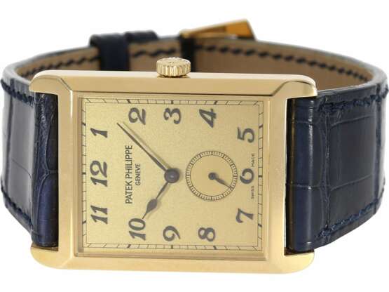 Armbanduhr: ausgesprochen große, rechteckige 18K Gold Herrenarmbanduhr Patek Philippe "Gondolo Rectangulaire Jumbo", Ref.5109J, aus dem Jahr 2005, exzellenter Erhaltungszustand, mit Papieren - Foto 4