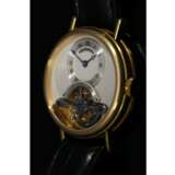 Armbanduhr: außergewöhnliche und sehr hochwertige 18K Gold Herrenarmbanduhr "Breguet Tourbillon Ref.3350 BA 12 286", No.225 E, aus dem Jahr 1993, mit Box & Papieren - Foto 4