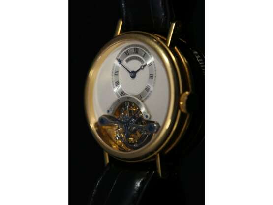 Armbanduhr: außergewöhnliche und sehr hochwertige 18K Gold Herrenarmbanduhr "Breguet Tourbillon Ref.3350 BA 12 286", No.225 E, aus dem Jahr 1993, mit Box & Papieren - Foto 4