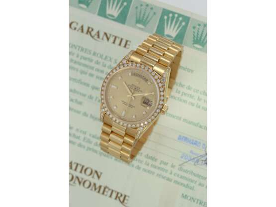Armbanduhr: sehr luxuriöse 18K Gold Rolex Day-Date Ref. 18388, mit originalem Diamantbesatz, Originalpapieren und Servicebeleg 2015, LC100, aus dem Jahr 1995, Zustand wie NEU! - photo 2