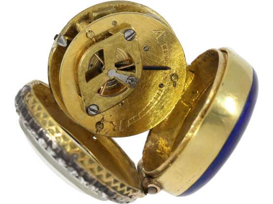 Taschenuhr/Anhängeuhr/Ringuhr: bedeutende und museale Cabriolet Miniatur Ringuhr mit feinster Emaille-Malerei, Diamantbesatz und Gold/Emaille-Schlüssel sowie originaler Emaillebox, vermutlich Pierre Morand Geneve, ca. 1780 - фото 9