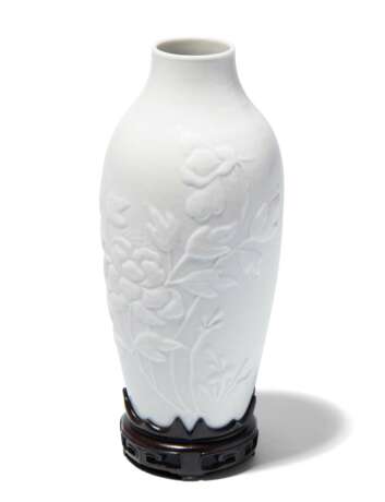 Blanc-de-Chine Vase - photo 1