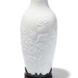 Blanc-de-Chine Vase - photo 1