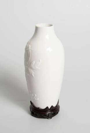 Blanc-de-Chine Vase - photo 3