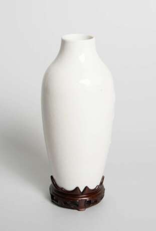 Blanc-de-Chine Vase - photo 4