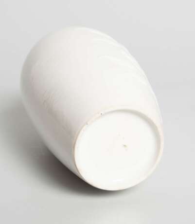 Blanc-de-Chine Vase - photo 6