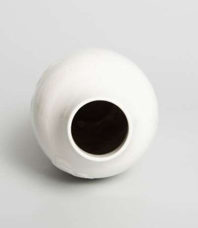 Blanc-de-Chine Vase - photo 7