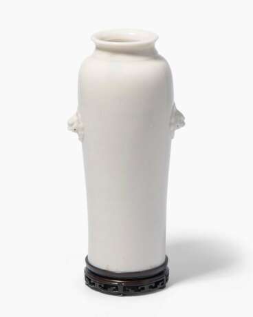 Blanc-de-Chine Vase - photo 1