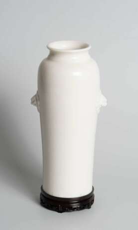 Blanc-de-Chine Vase - photo 2