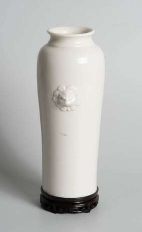 Blanc-de-Chine Vase - photo 3