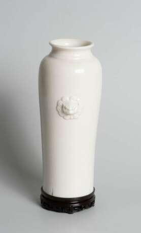 Blanc-de-Chine Vase - photo 5