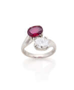 Catalogue des produits. Oval ct. 1.90 ruby and ct. 1.40 circa diamond white gold contrarié ring, g 8.30 circa size 10/50. | | Appended gemmological report CISGEM n. 27042 15/02/2024, Milano