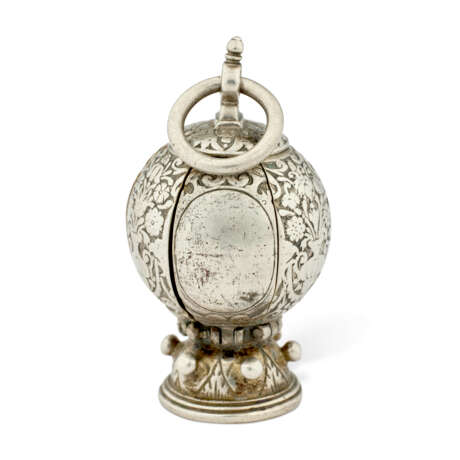 POMANDER ALLEMAND EN ARGENT ET VERMEIL - photo 2