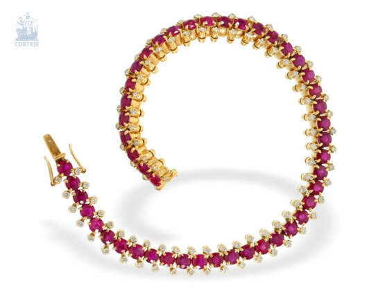 Armband: handgearbeitetes, dekoratives Goldschmiedearmband mit Rubin/Brillant-Besatz, ca. 9,5ct Rubine, 18K Gold - фото 2