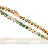 Armband: dekoratives, handgefertigtes vintage Tennisarmband mit Smaragd- und Brillant-Besatz, ca.4ct, new-old-stock, mit Etikett, NP 9800,-DM - фото 3