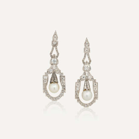 MID 20TH CENTURY CULTURED PEARL AND DIAMOND EARRINGS - Foto 1