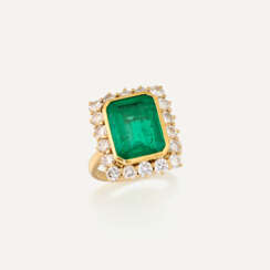 EMERALD AND DIAMOND RING