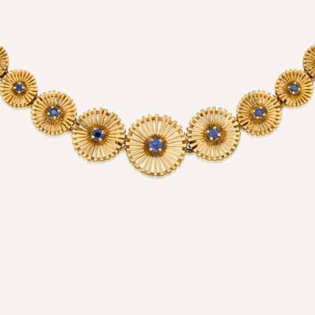 CARTIER MID 20TH CENTURY SAPPHIRE NECKLACE || TOGETHER WITH A PAIR OF EARRINGS - фото 2
