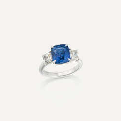 SAPPHIRE AND DIAMOND RING