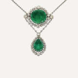 EARLY 20TH CENTURY EMERALD AND DIAMOND PENDENT NECKLACE - Foto 2