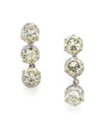 Каталог товаров. Round diamond and white gold pendant earrings, in all ct. 6.10 circa, g 4.80 circa, length cm 2.30 circa.