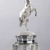 Außergewöhnliche Weltzeit-Tischuhr aus Silber mit steigendem Pferd "FREEDOM" - photo 9